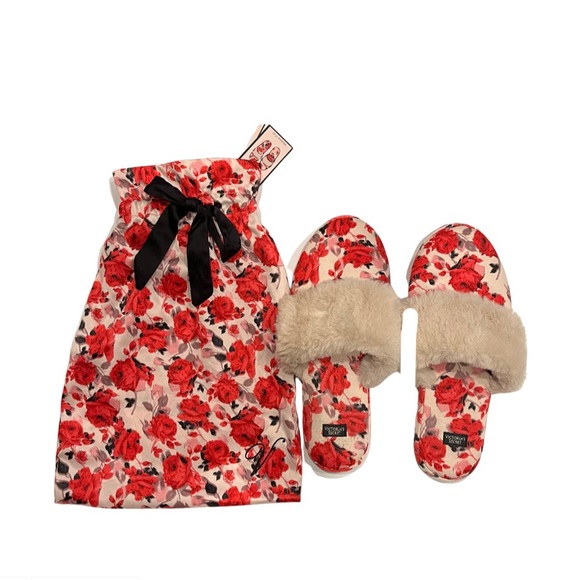 Victoria Secret Red Rose Design Satin Slippers NWT - Picture 4 of 4